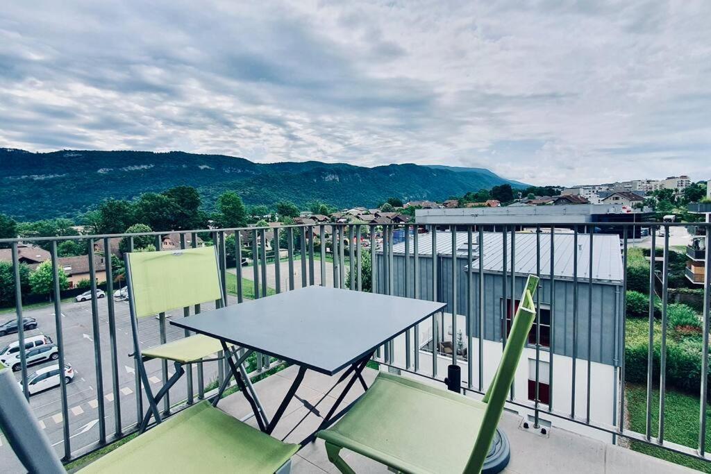 Les hauteurs d'Annecy entre lac et montagne Extérieur photo